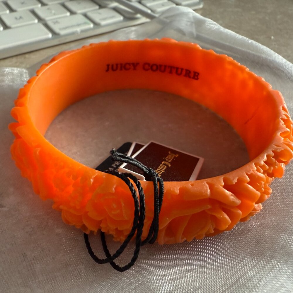 Juicy Couture Carved Flower Orange Bangle Bracelet NWT - Picture 1 of 3